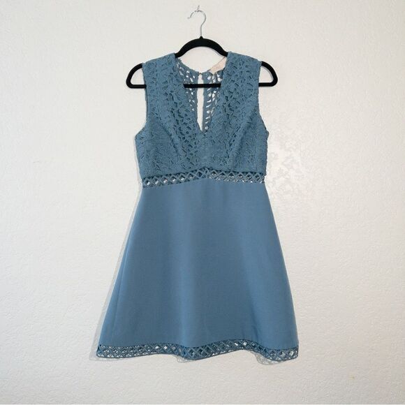 Keepsake The Label Dusty Blue Uplifted Mini Lace Dress Size Medium - Picture 2 of 11